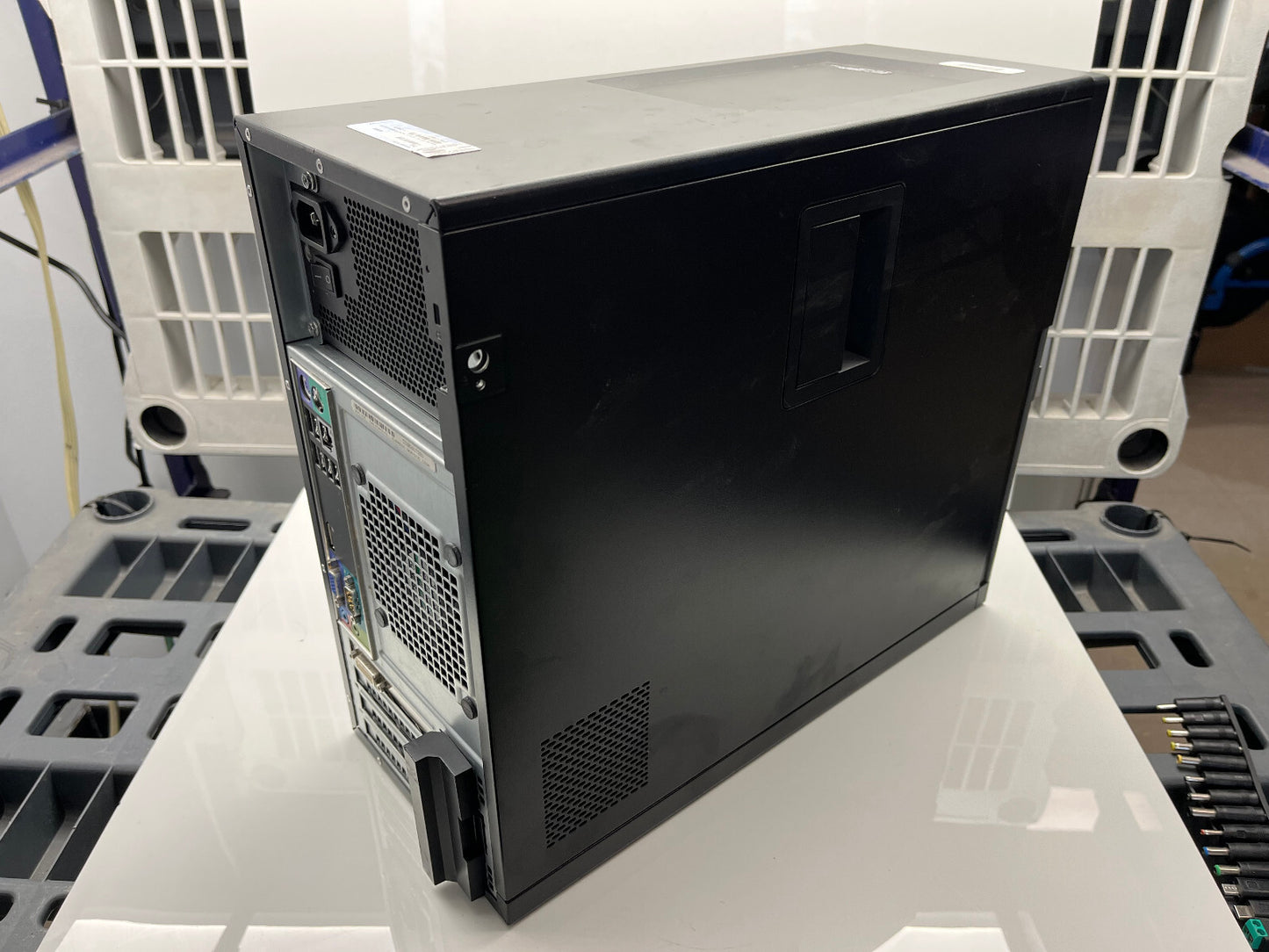 Dell Optiplex 990 i5 2400 @ 3.10 GHz Radeon HD6350 2GB RAM 500GB HDD Windows 10