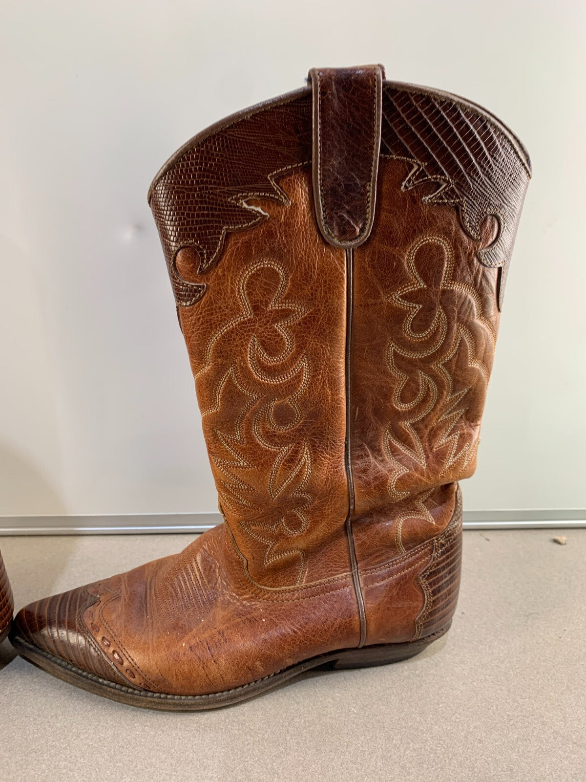 Vintage Cowboy Boots Men Tan Stiched Wing tip toe Sized EU 39 Made in Spain