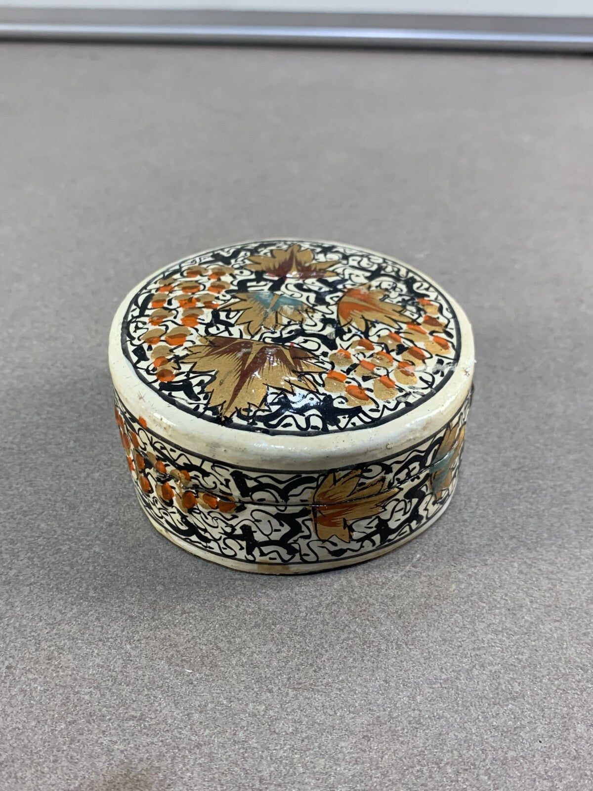 Vintage Paper Mâché Hand Painted Floral Trinket Ring Jewellery Box Kashmir India