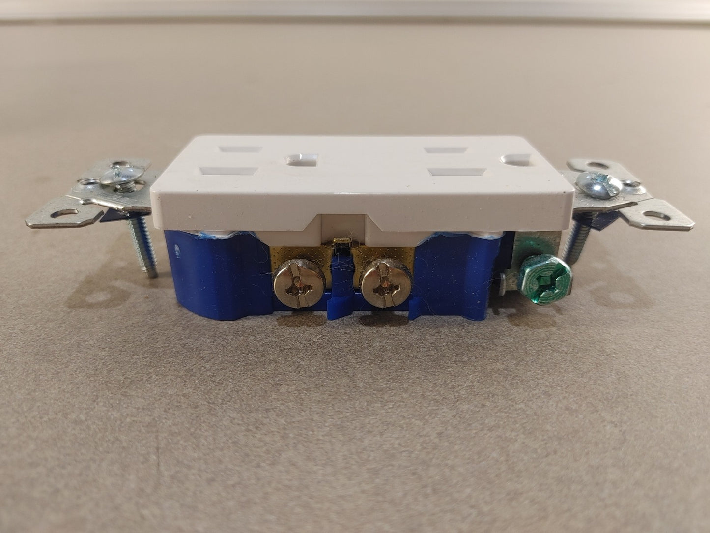 BRAND NEW Open Box Cooper US Wall Plugs Grounding Receptacles 1107W-JP-C White