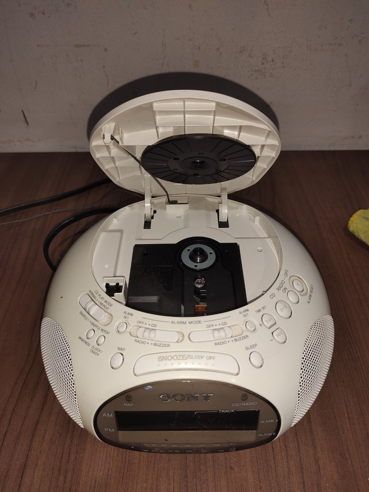 Sony Dream Machine ICF-CD831 CD Clock Radio