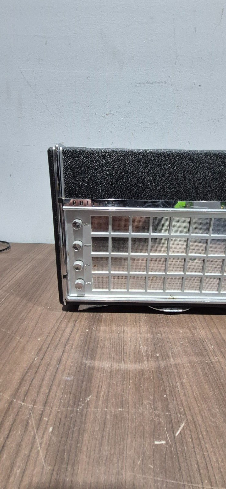 RARE VINTAGE PHILIPS FM-AM De Luxe Portable Multi Band Radio (L6X38T/54)