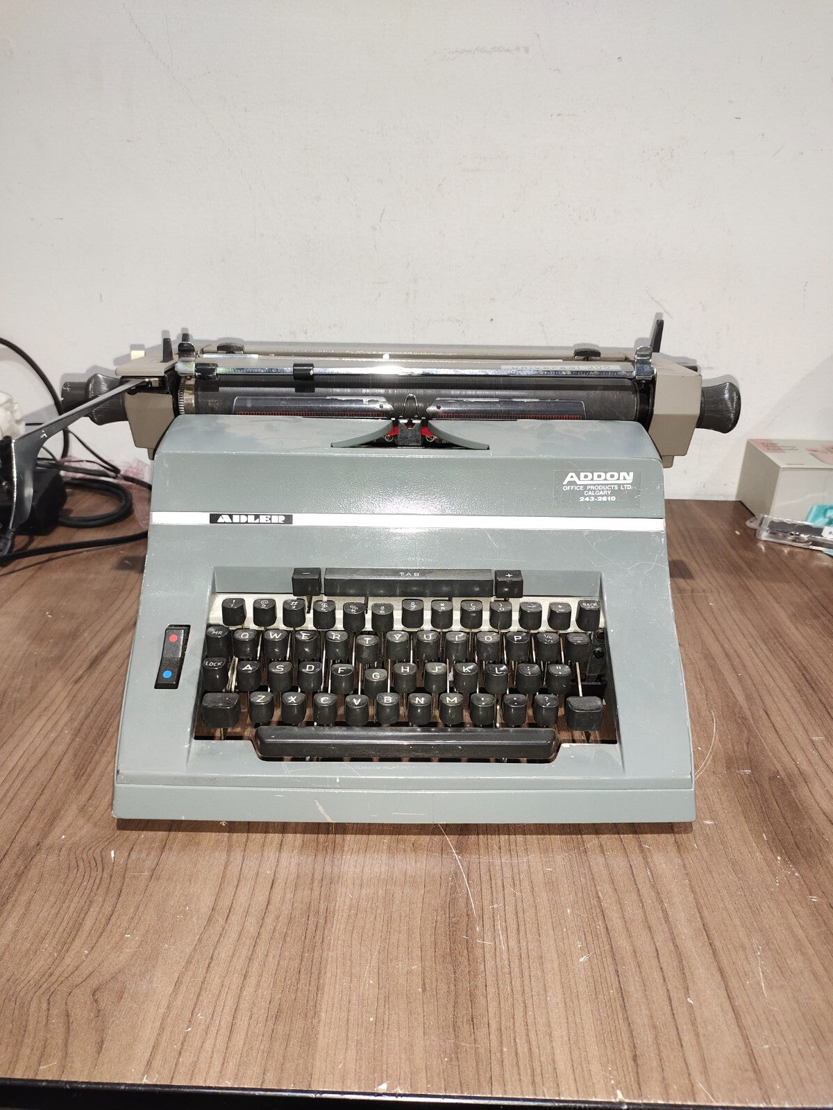 ADLER - UNIVERSAL 200 - TYPEWRITER - MADE IN GERMANY