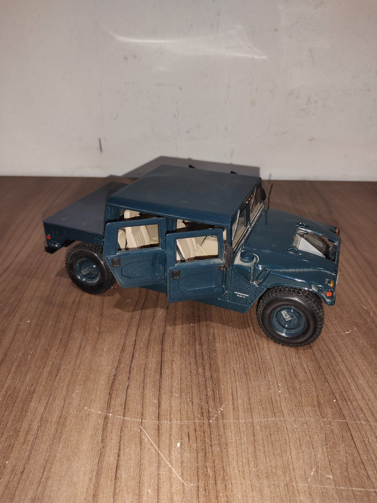 Maisto 1/18 Premium Edition Hummer Blue Hardtop Model Car