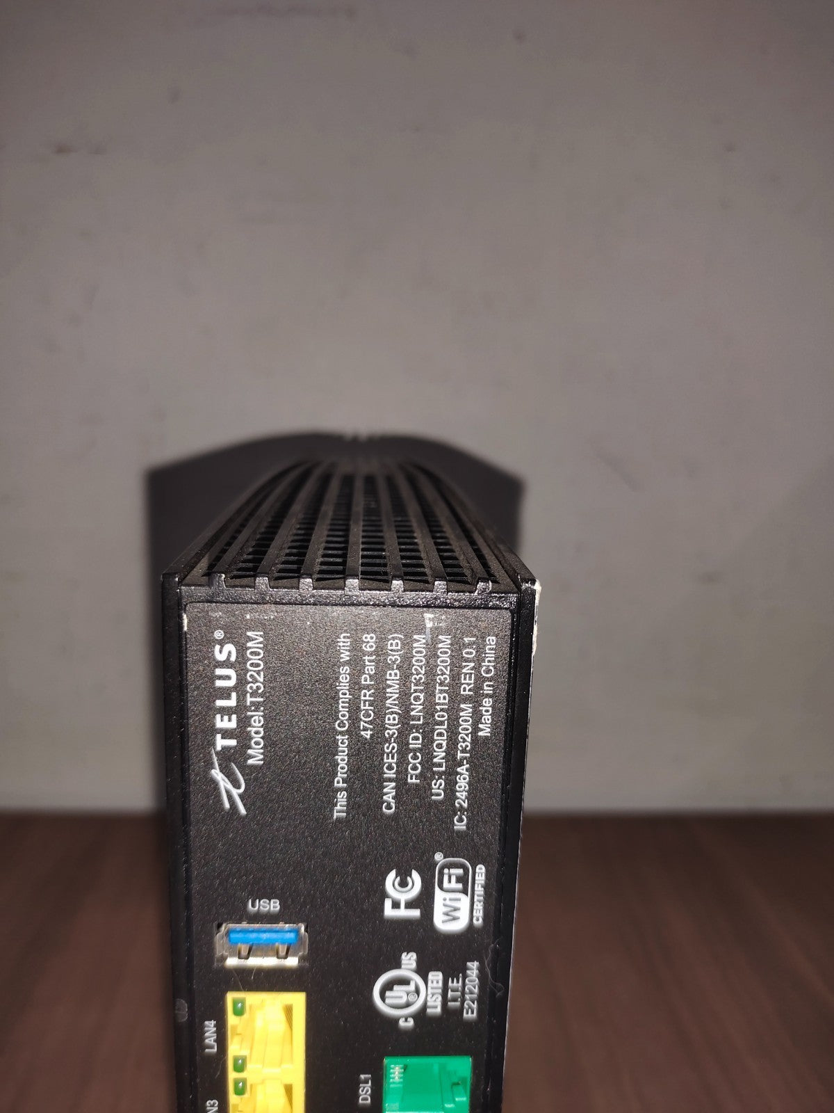 TELUS Model - T3200M - WIRELESS GATEWAY MODEM ROUTER