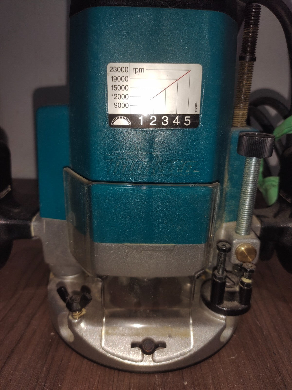 MAKITA 3612C Plunge Router 3-1/4 H.P. 115 Volt 9000-23000 RPM