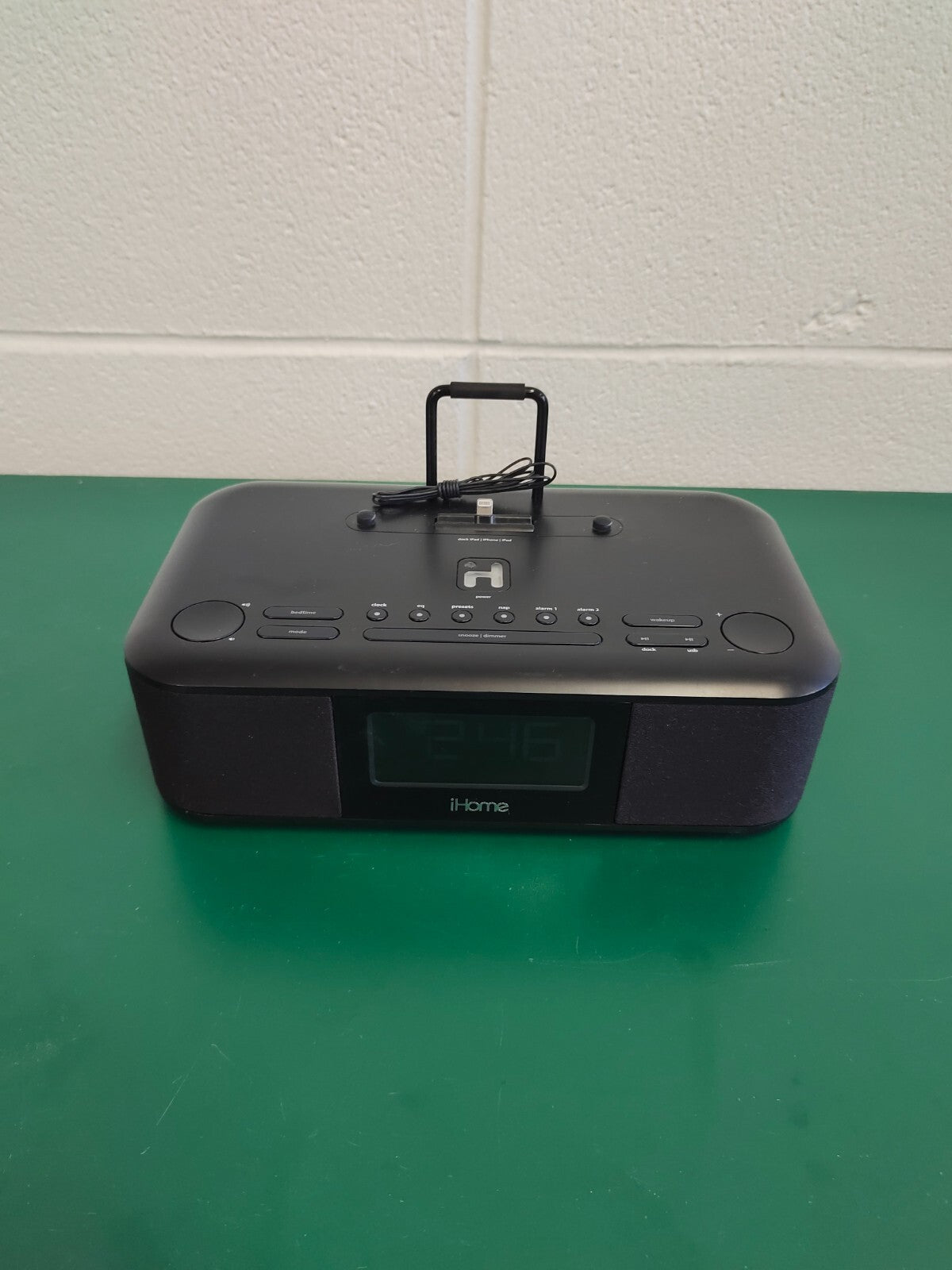 iHome Dual Charging FM Clock Black Radio Dock Alarm Aux iDL95
