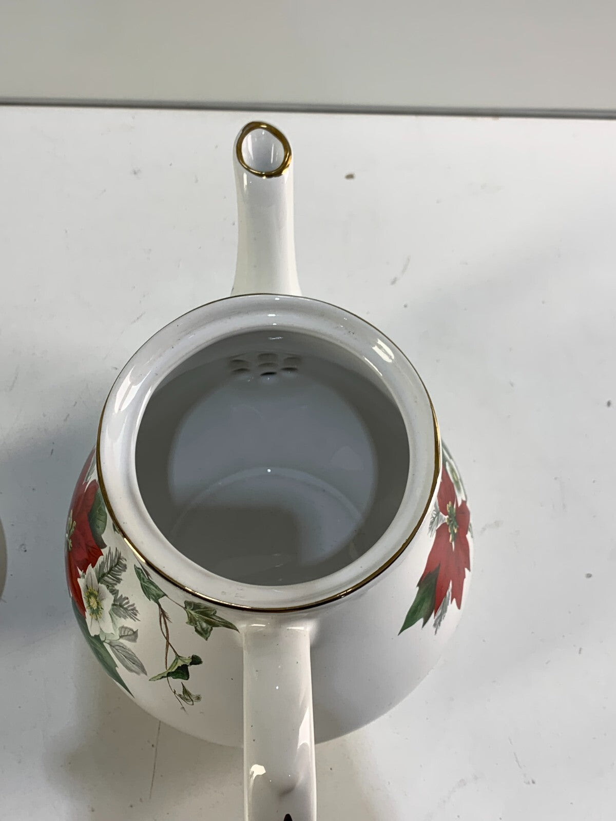 Arthur Wood and Son, England, Holiday Poinsettia Red and White 32 oz. Teapot