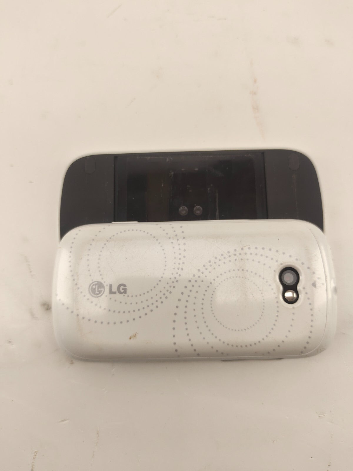 LG GT350 Slider Mobile Phone - White