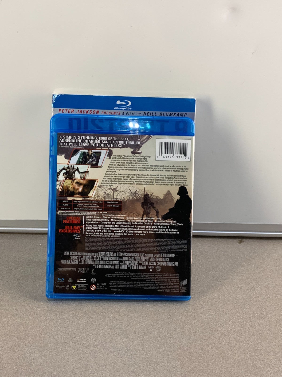 District 9 Blu-ray 2 Disc Sci-Fi with Slipcover Neill Blomkamp Sharlto Copley