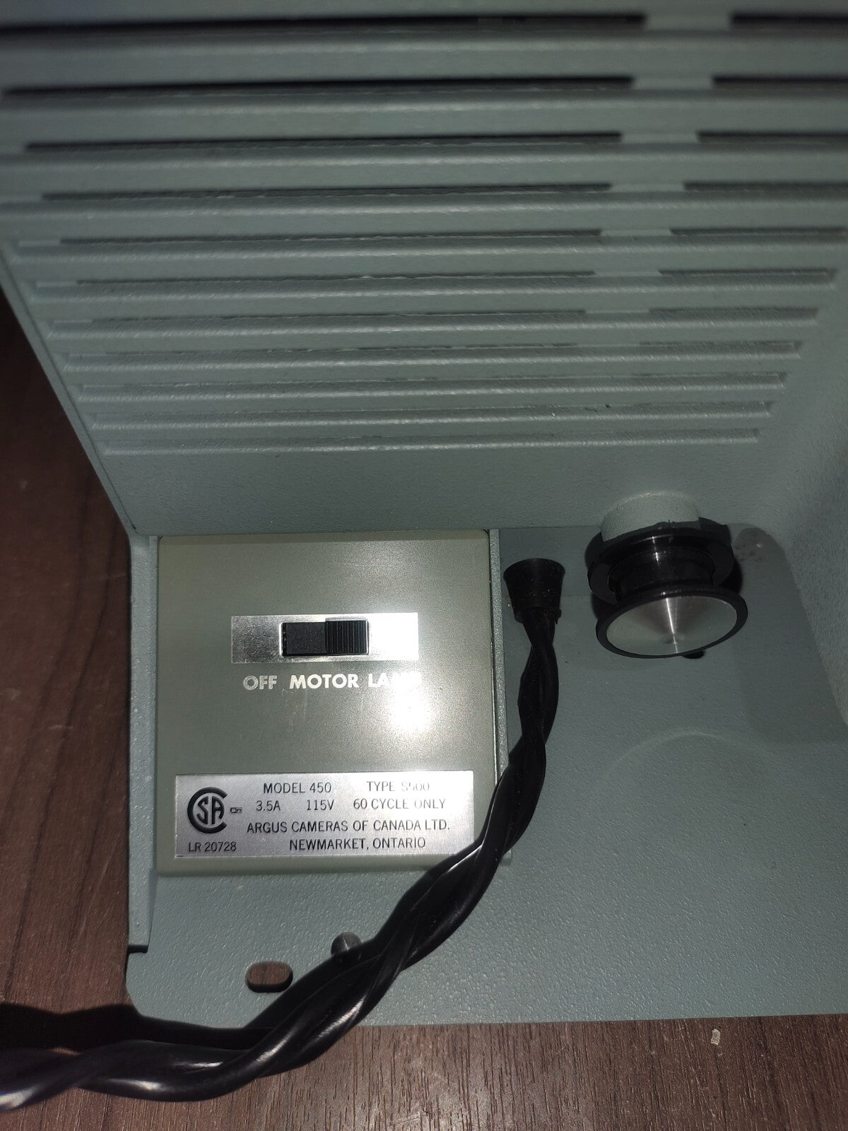VINTAGE ARGUS SHOWMASTER 500-AZ MOVIE PROJECTOR
