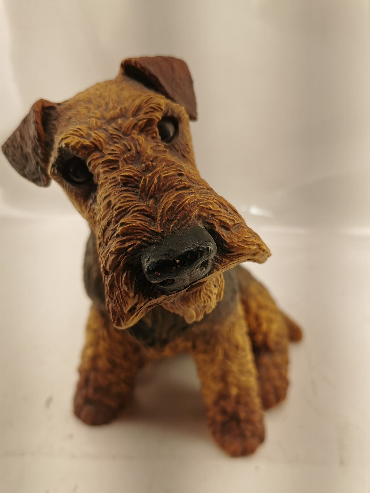 1985 Vintage Airedale Sitting