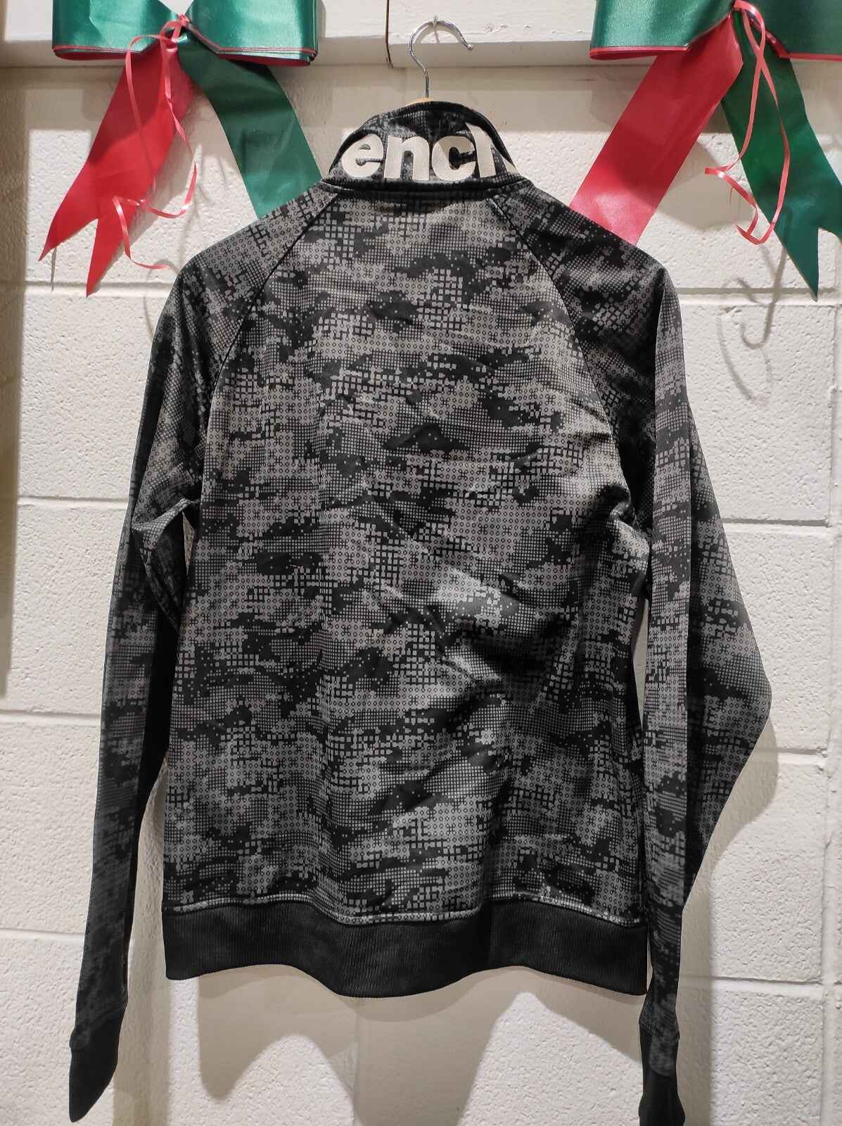 Bench Sweater Women's L Gray Full Zip Outdoors Running Casual Sweatshirt