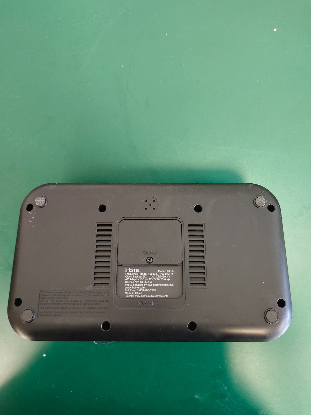iHome Dual Charging FM Clock Black Radio Dock Alarm Aux iDL95