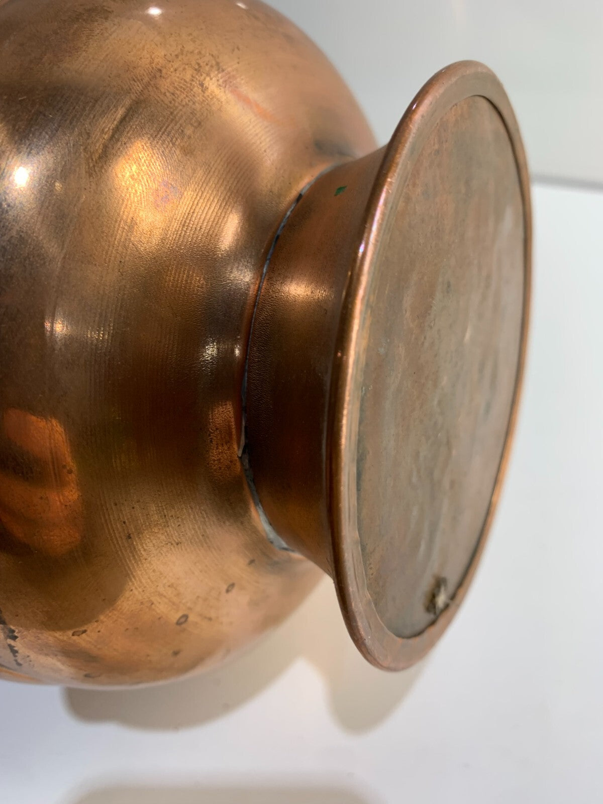VINTAGE HAND MADE COPPER PEDESTAL VASE POT