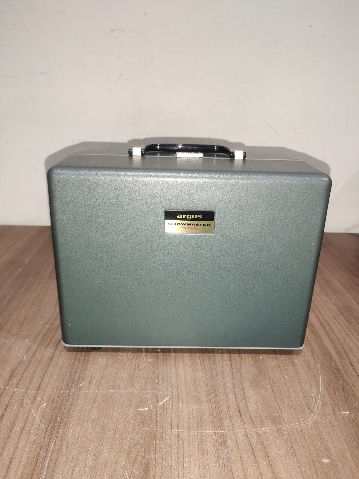 VINTAGE ARGUS SHOWMASTER 500-AZ MOVIE PROJECTOR