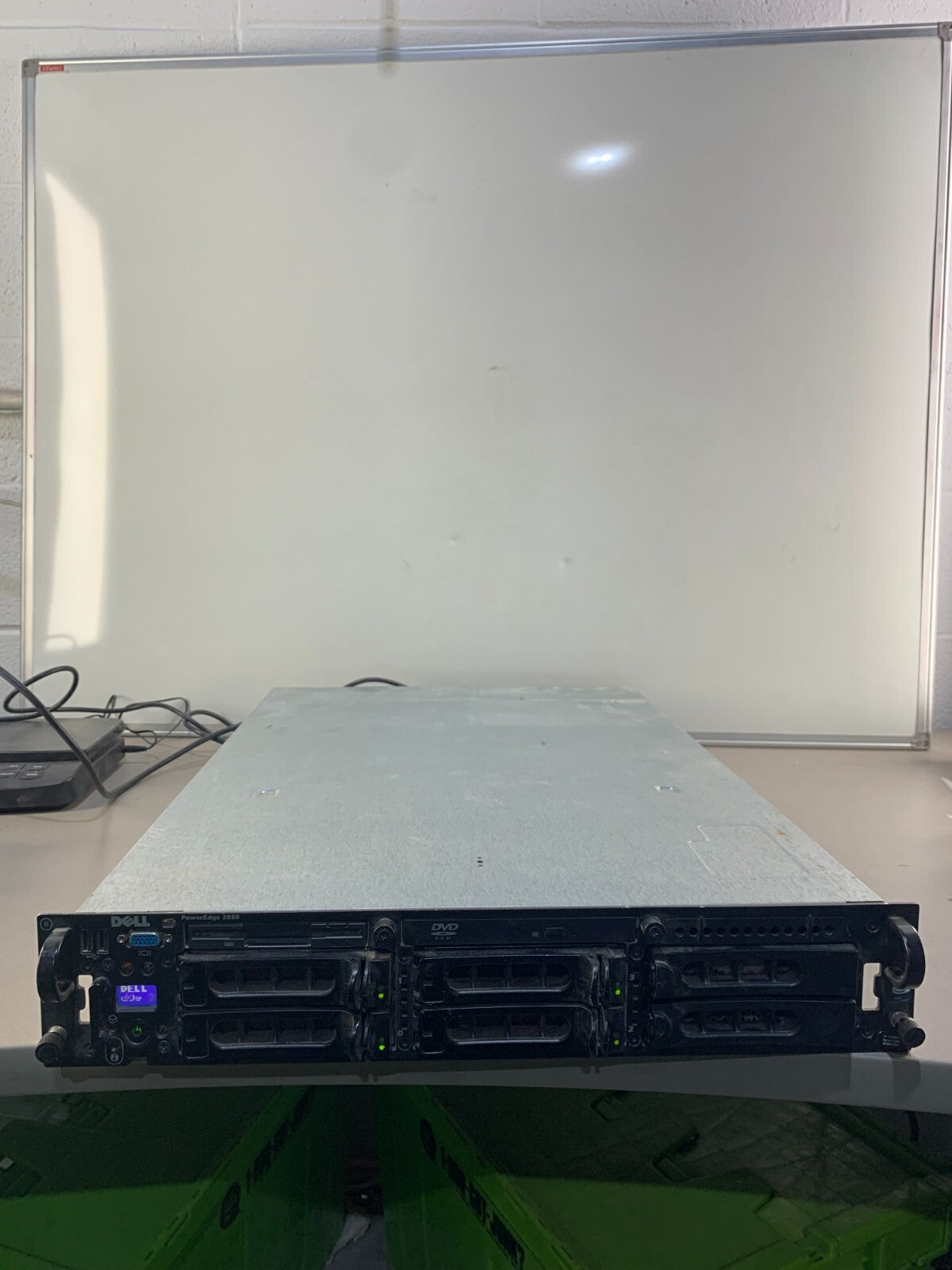 Dell PowerEdge 2850 Rack-Mount Server