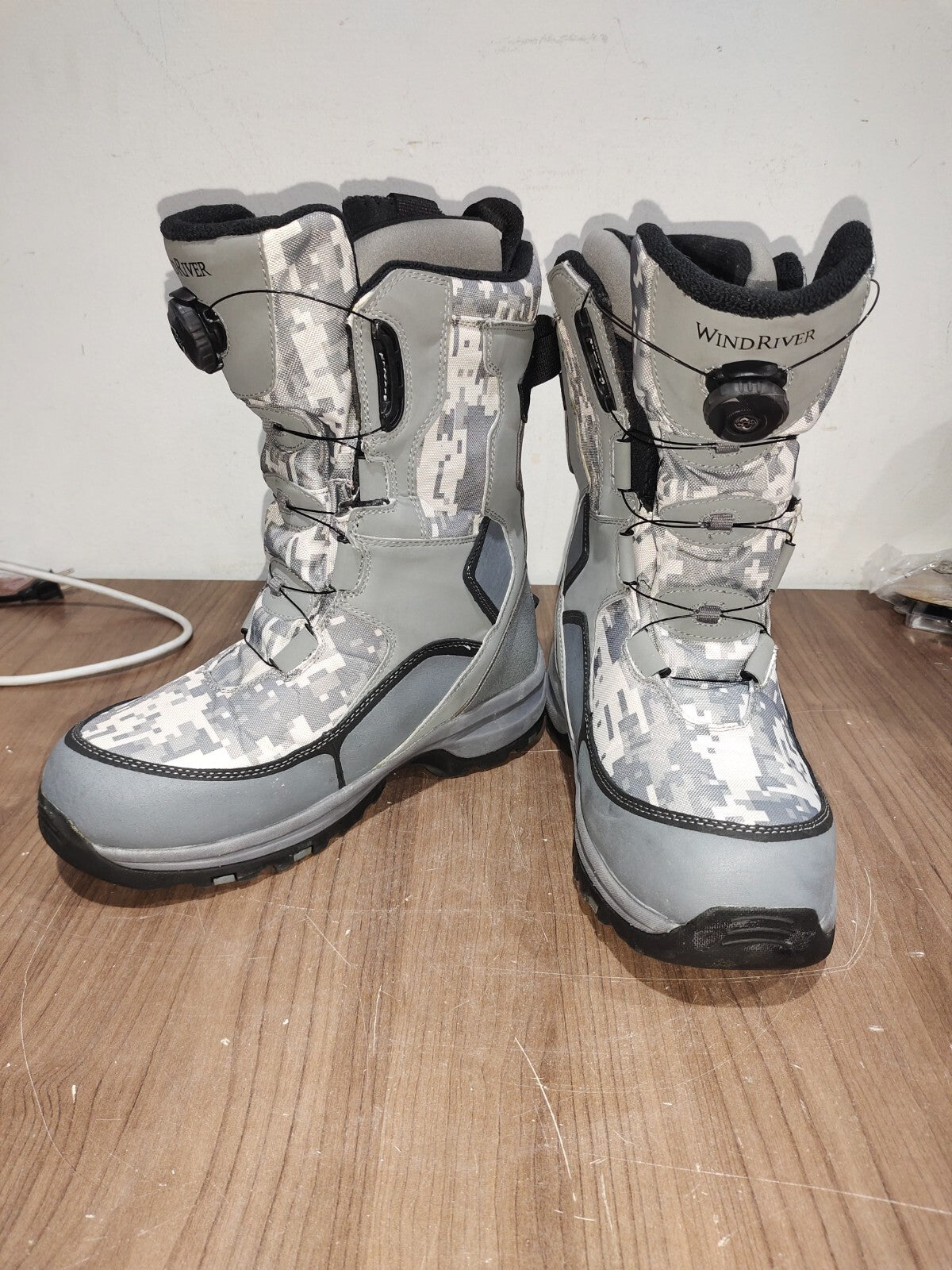WindRiver Mens Winter Boot Size 12 Snow Leopard Waterproof Tarantula Grip BOA
