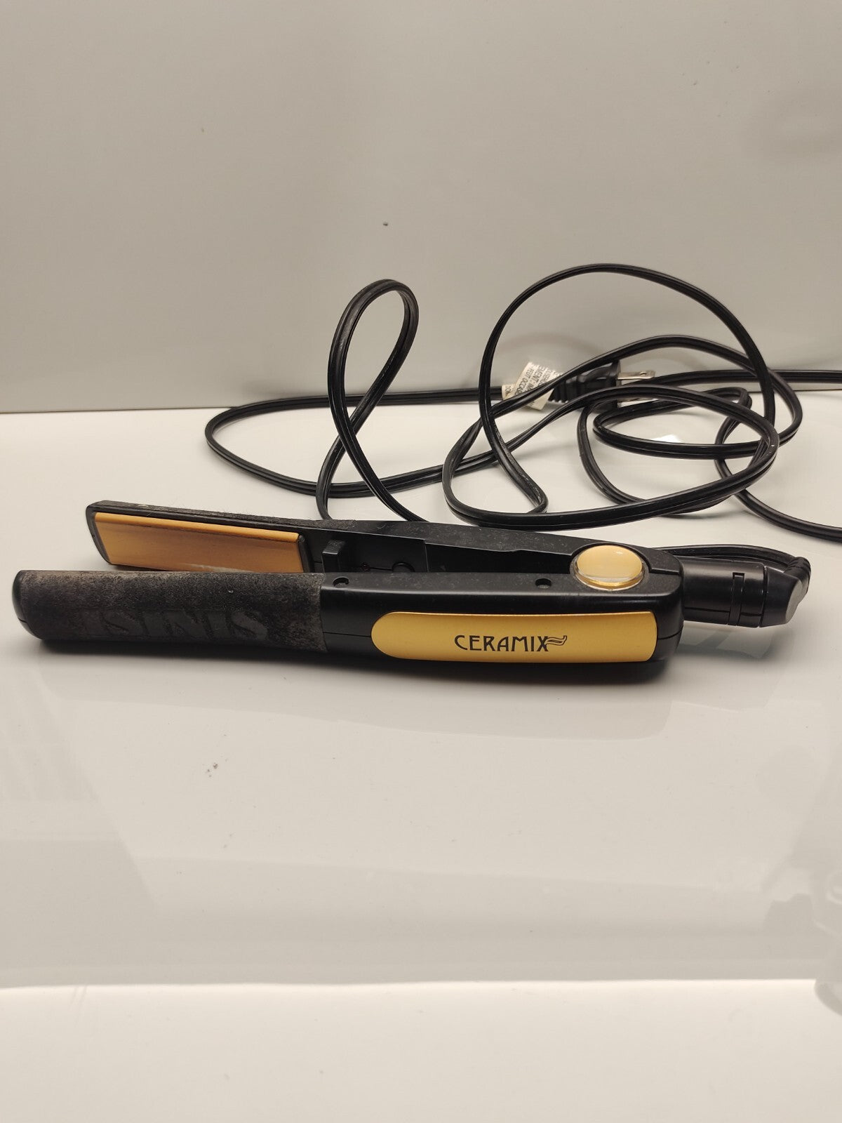 BaByliss PRO Ceramic Tools 1-1/2" Straightening Iron CT2558 110 - 220 Volts