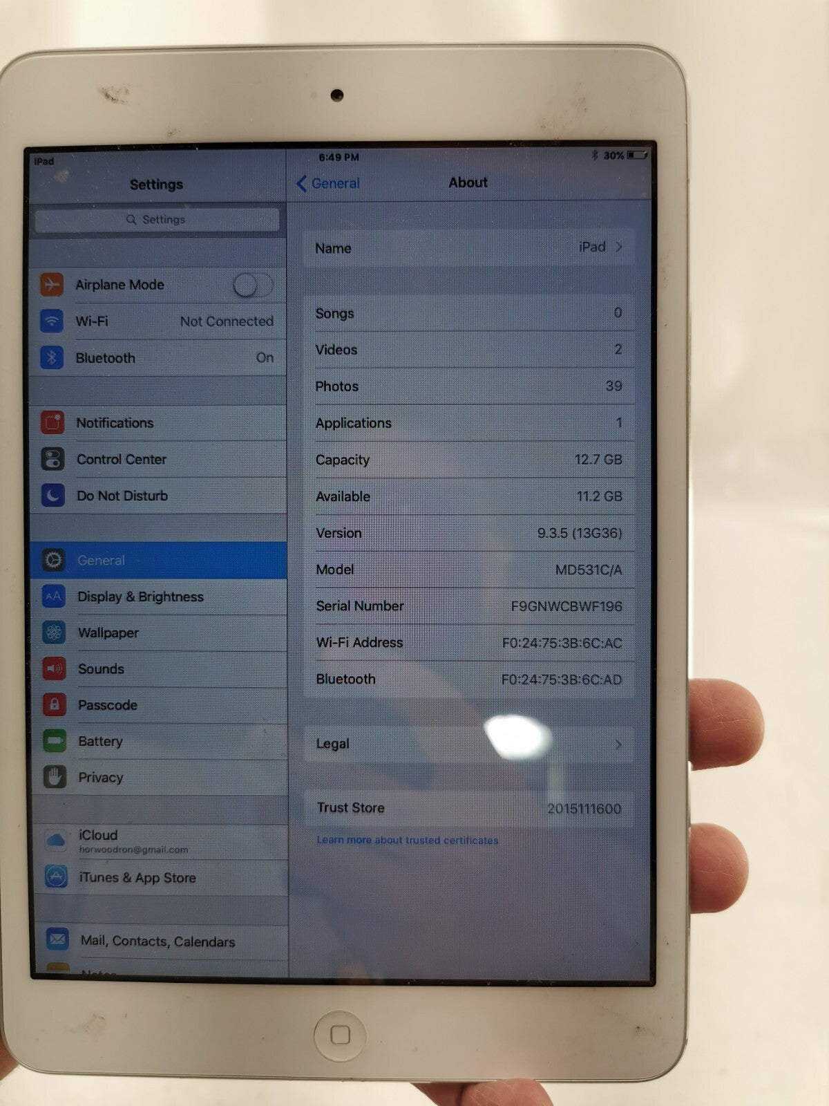 Apple iPad mini 12GB, Wi-Fi, 7.9in - White & Silver (CA) Model MD531C/A