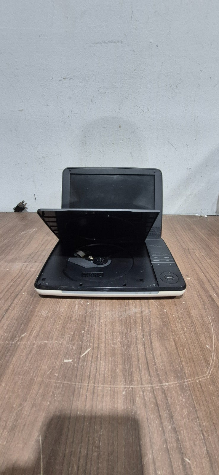 Philips Portable DVD Player 7" Widescreen - Model - PD9000/37