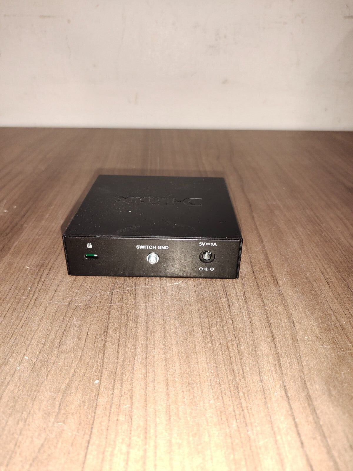 D-Link DGS-105 5-Port Gigabit Ethernet Switch - 3
