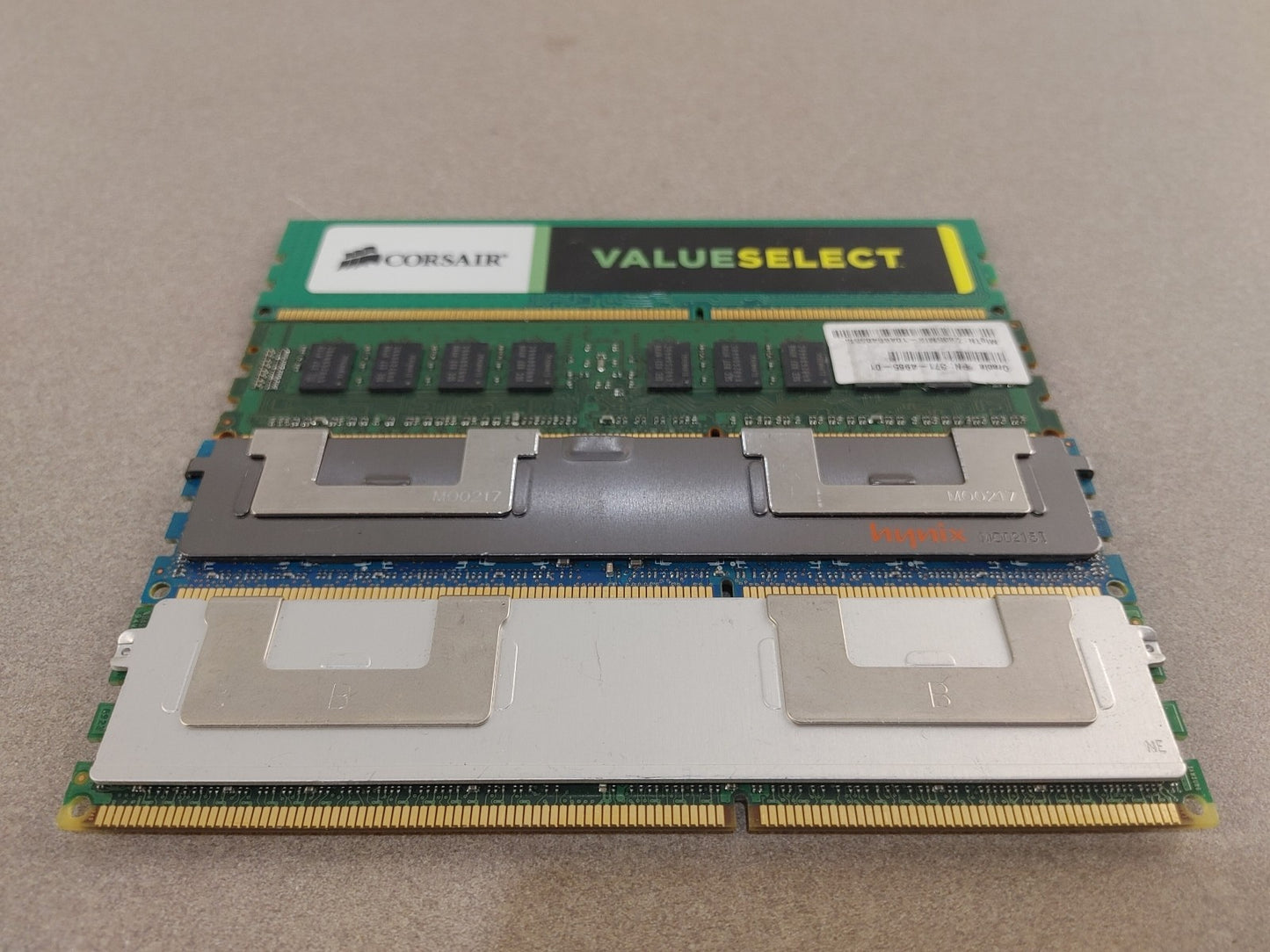 GREAT CONDITION 16GB DDR3 10600 4 DIMMs PACK (2 w/ Heatsink)