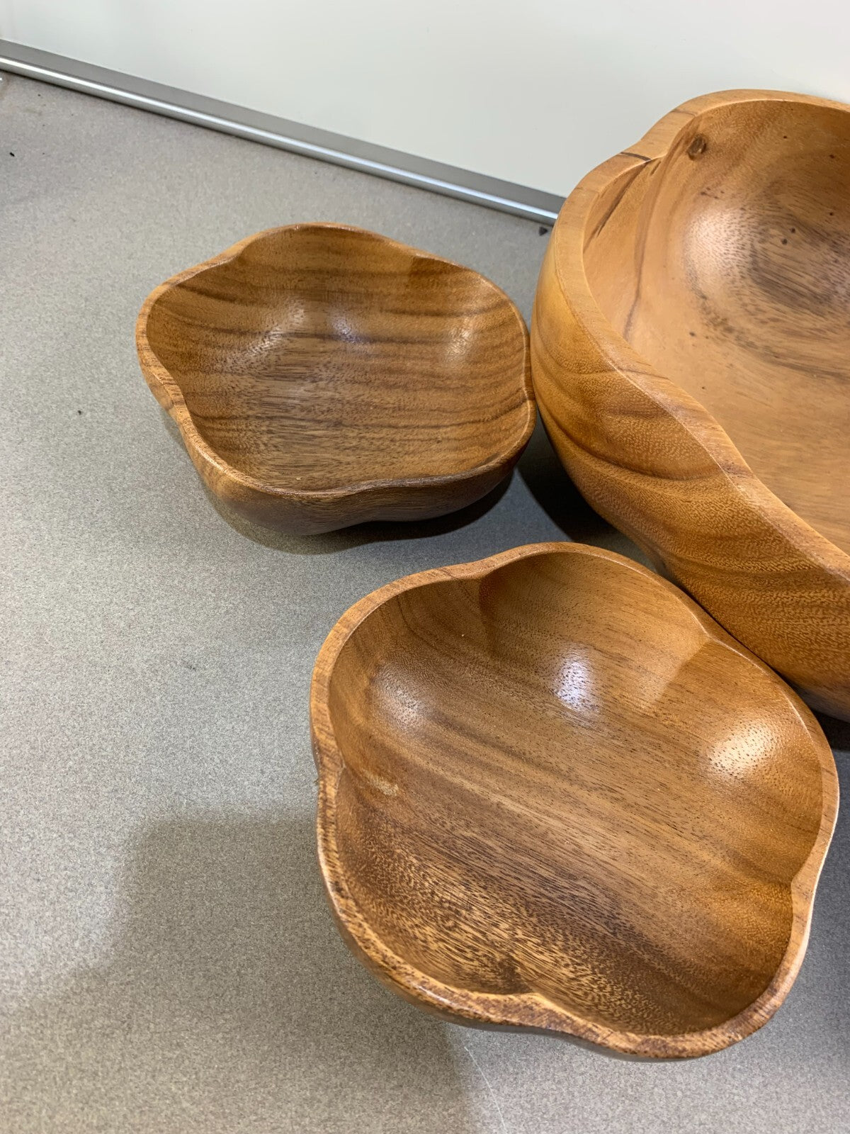 Vintage Dolphin Genuine Monkey Pod Wood 5 Pcs Salad Bowl Set