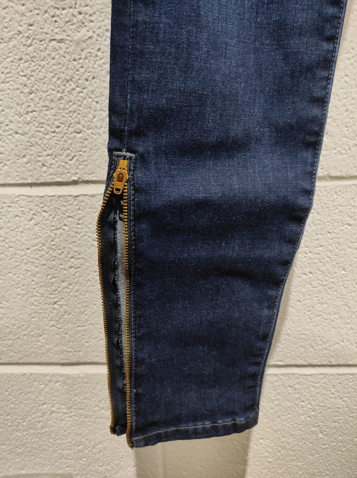 7 For All Mankind - Dark Wash Zip Bottom Gwenevere Jeans, Women Size 30 NWT