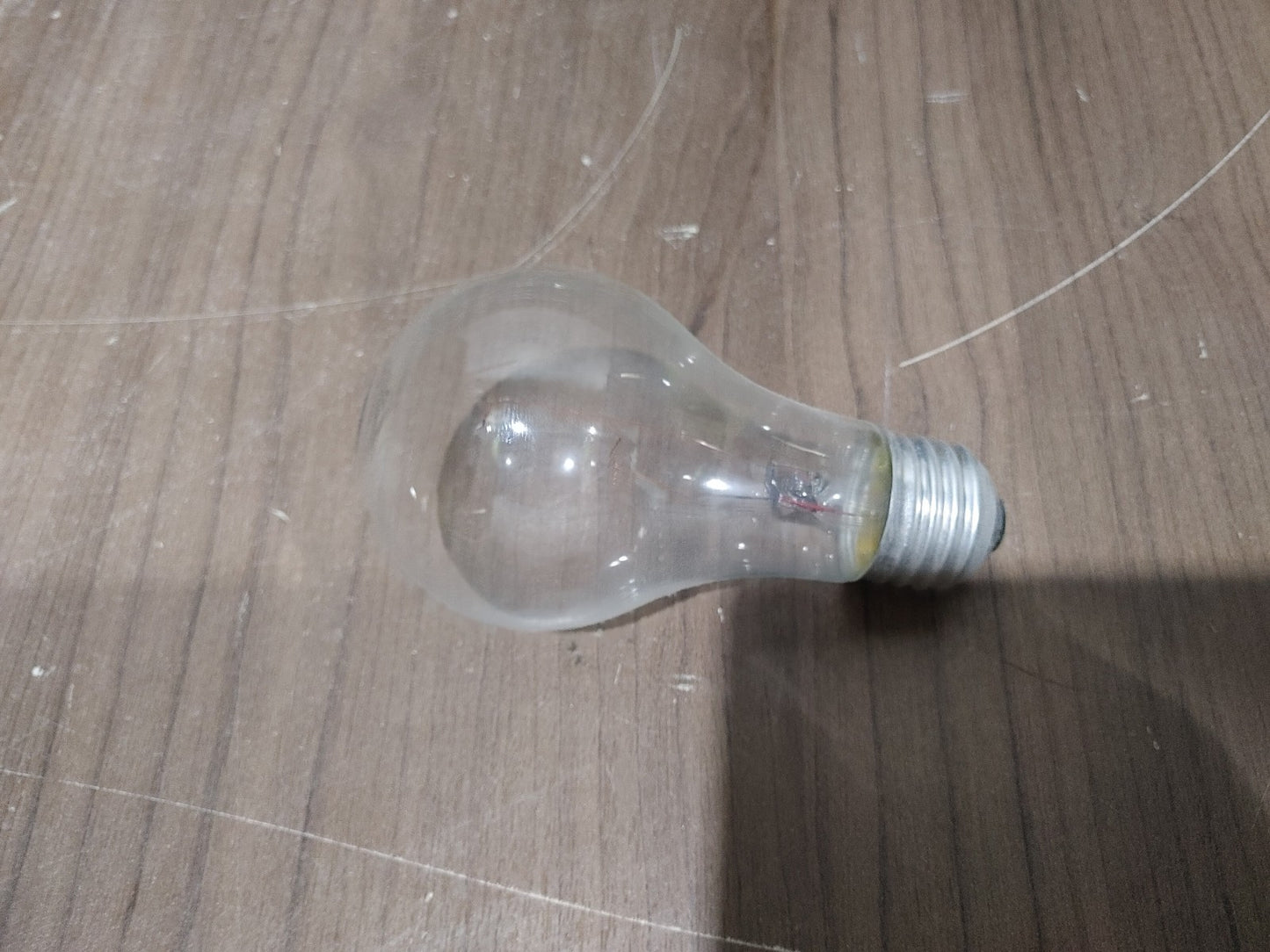 EXCELLENT CONDITION General Electric Cristal Clair 60w Light Bulbs 2 Pack - 1