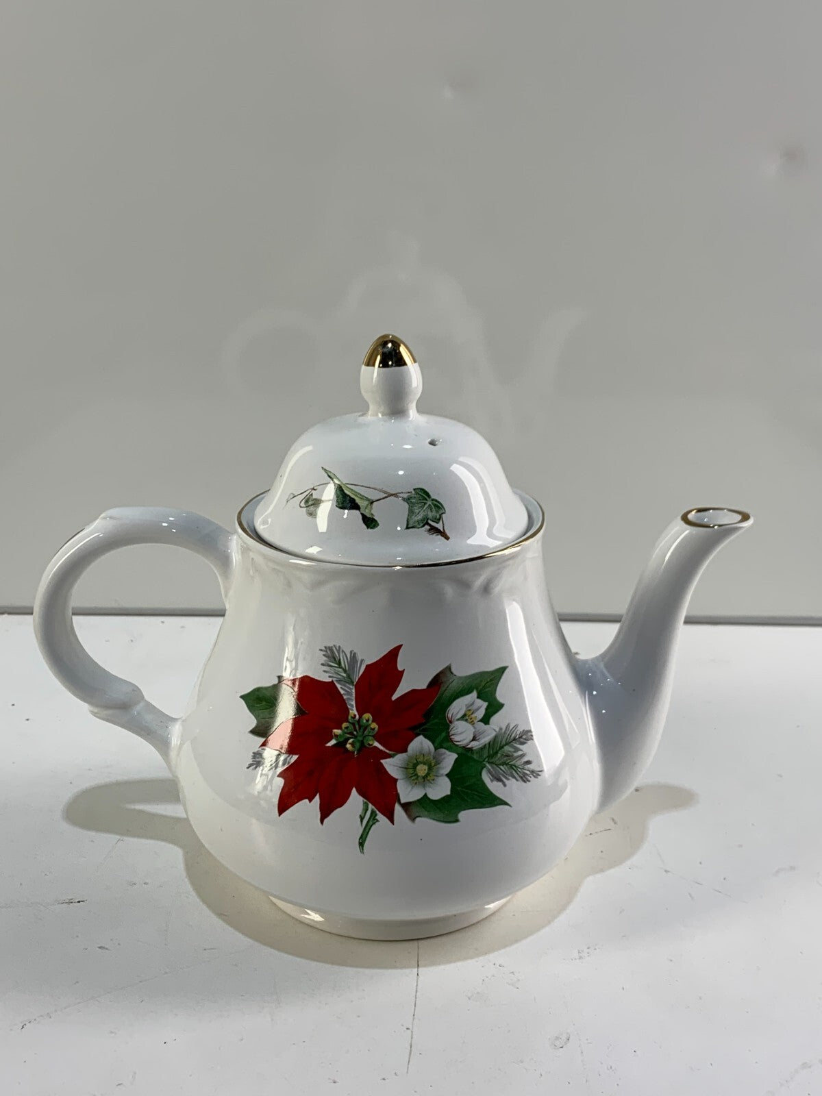 Arthur Wood and Son, England, Holiday Poinsettia Red and White 32 oz. Teapot