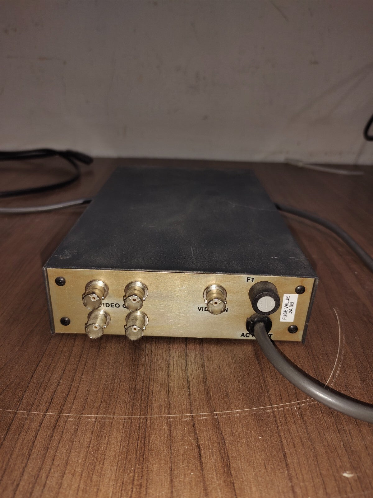 PELCO DA104DT VIDEO DISTRIBUTION AMPLIFIER - 1