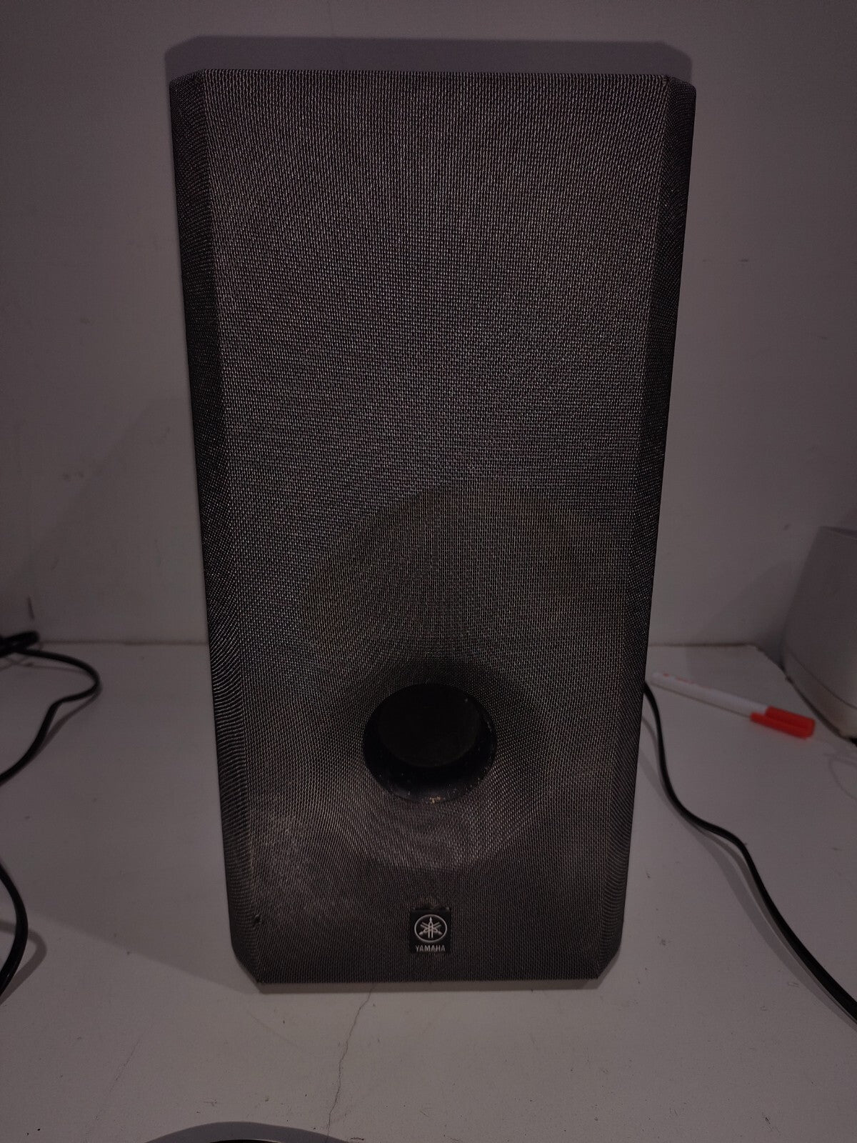 Yamaha SW-P201 Surround Sound Powered Subwoofer