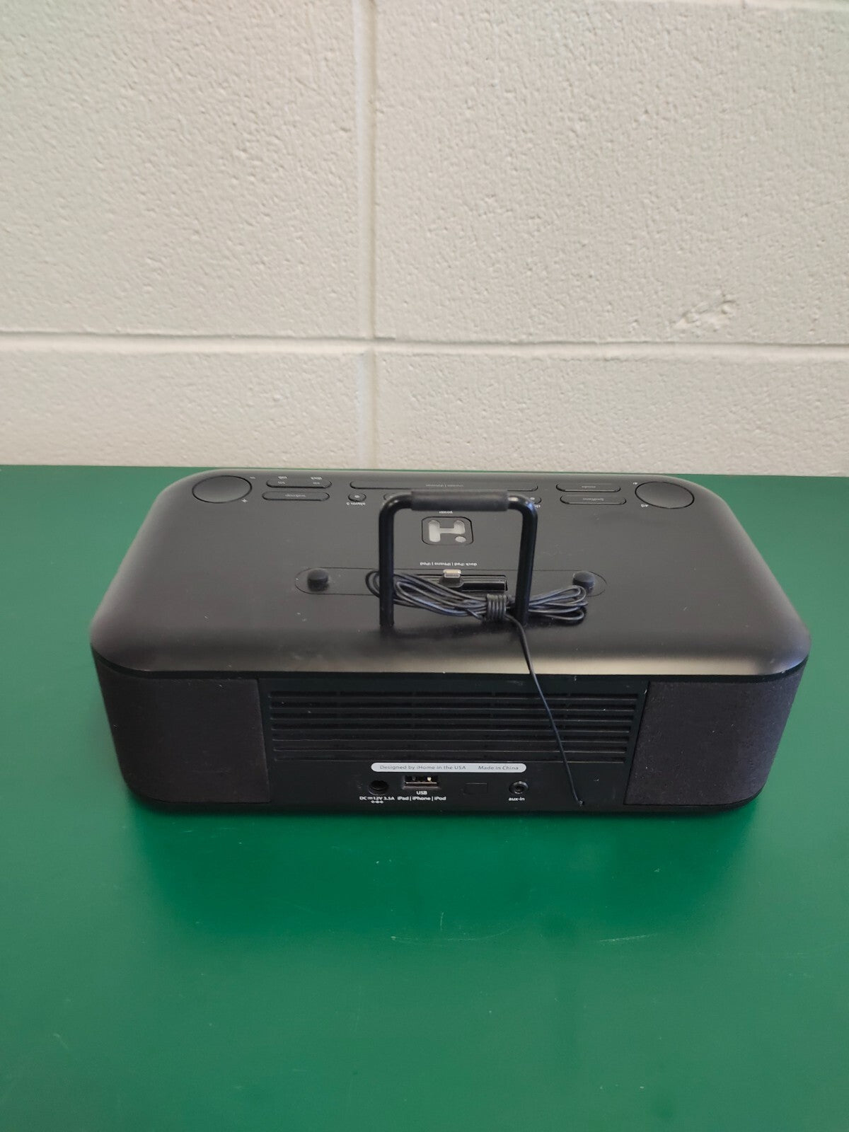 iHome Dual Charging FM Clock Black Radio Dock Alarm Aux iDL95