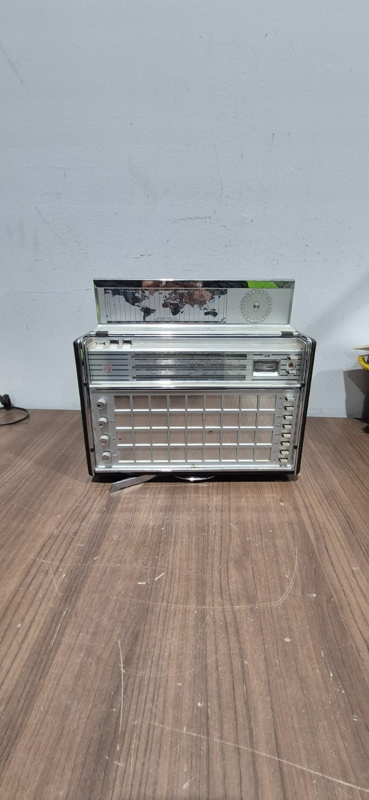 RARE VINTAGE PHILIPS FM-AM De Luxe Portable Multi Band Radio (L6X38T/54)