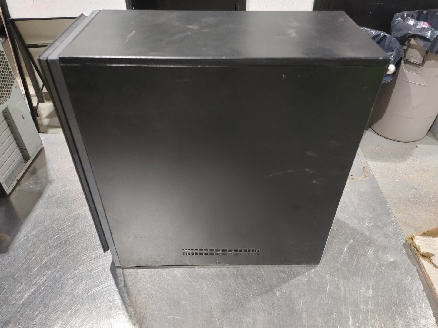 ANTEC PC AMD Phenom 9750 Quad2.4GHz 4GB RAM 320GB HDD GeForce 8600GTS Black Fair