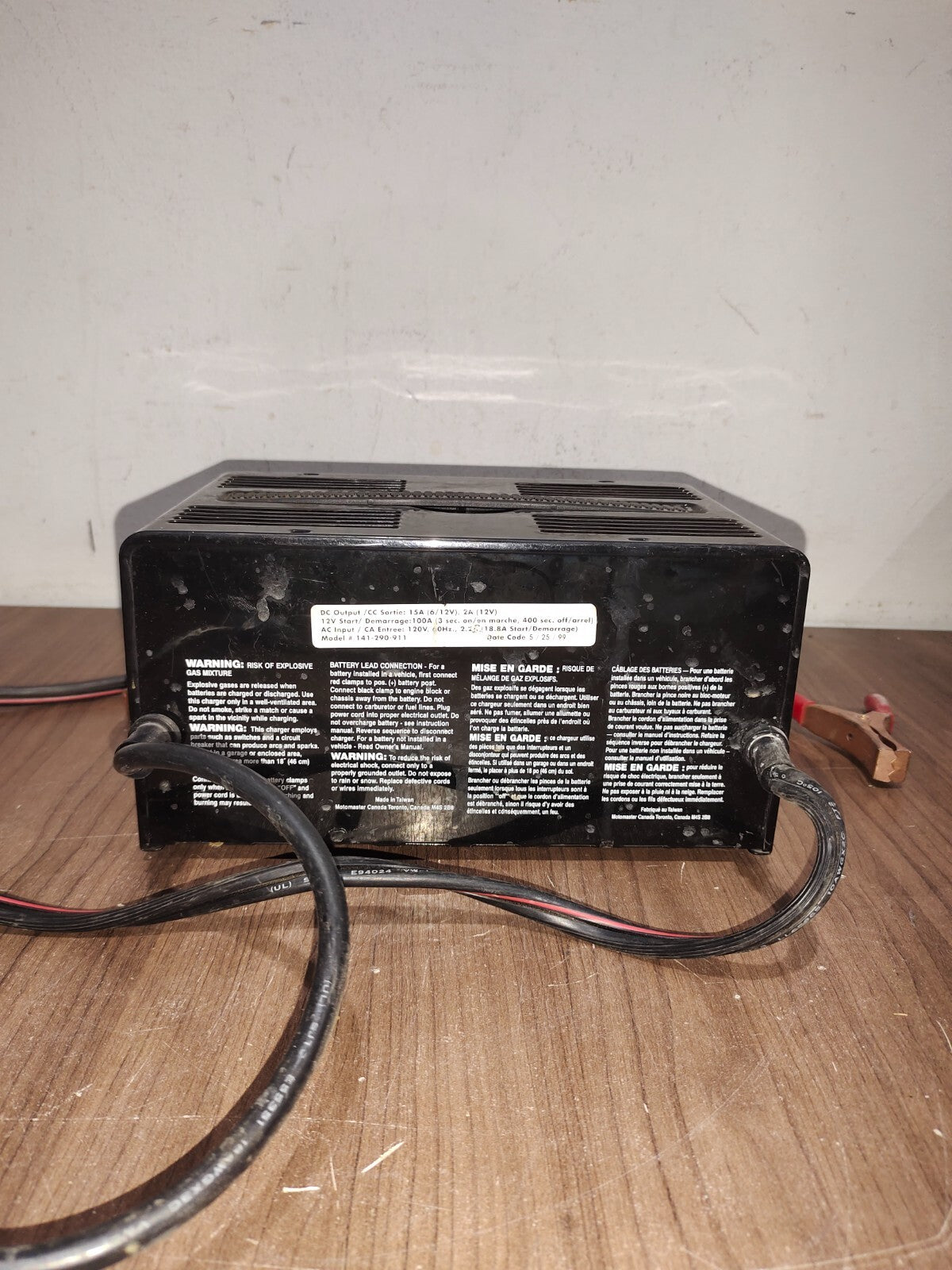 Motomaster Automatic/Engine Start Battery Charger