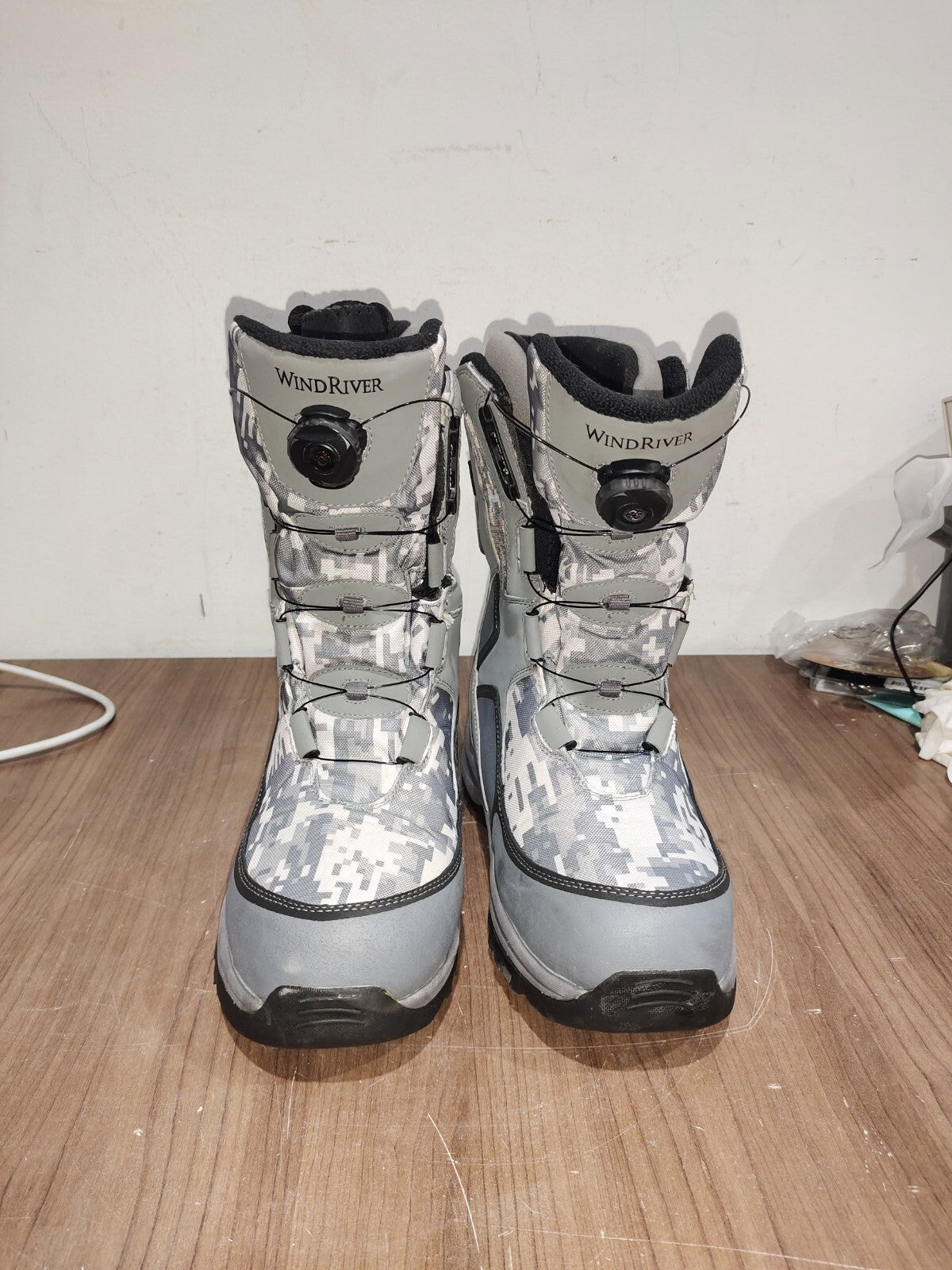 WindRiver Mens Winter Boot Size 12 Snow Leopard Waterproof Tarantula Grip BOA