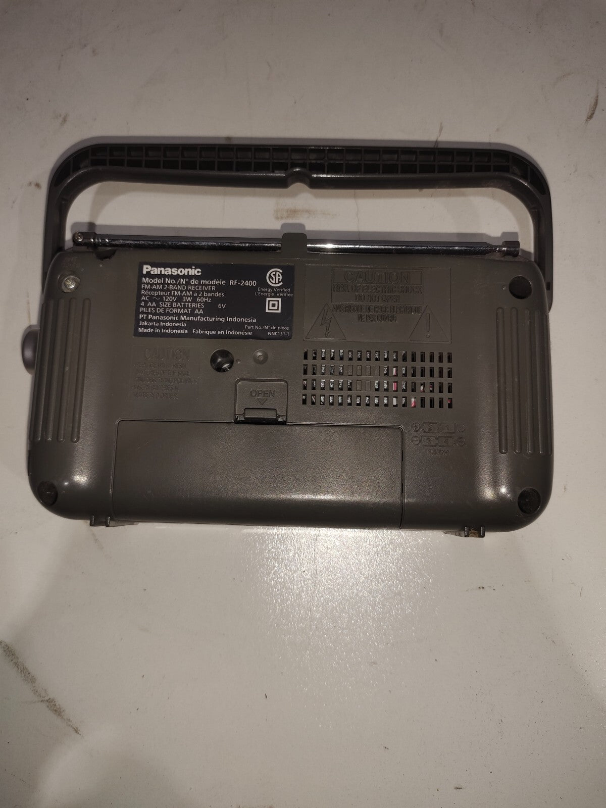 Panasonic RF-2400 Portable AM/FM Radio