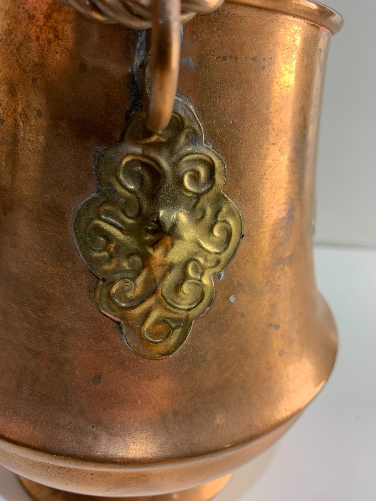 VINTAGE HAND MADE COPPER PEDESTAL VASE POT