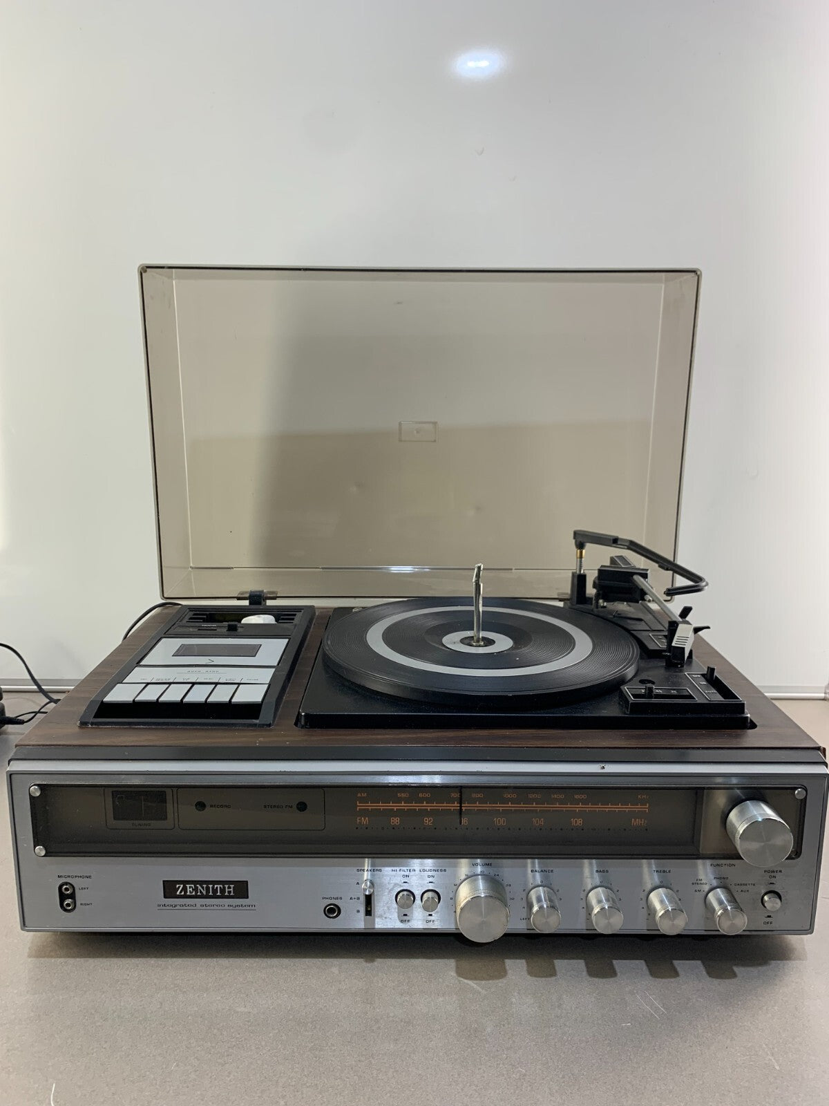 1981 ZENITH IS-4031 Integrated Stereo System TURNTABLE w/CASSETTE- Vintage!
