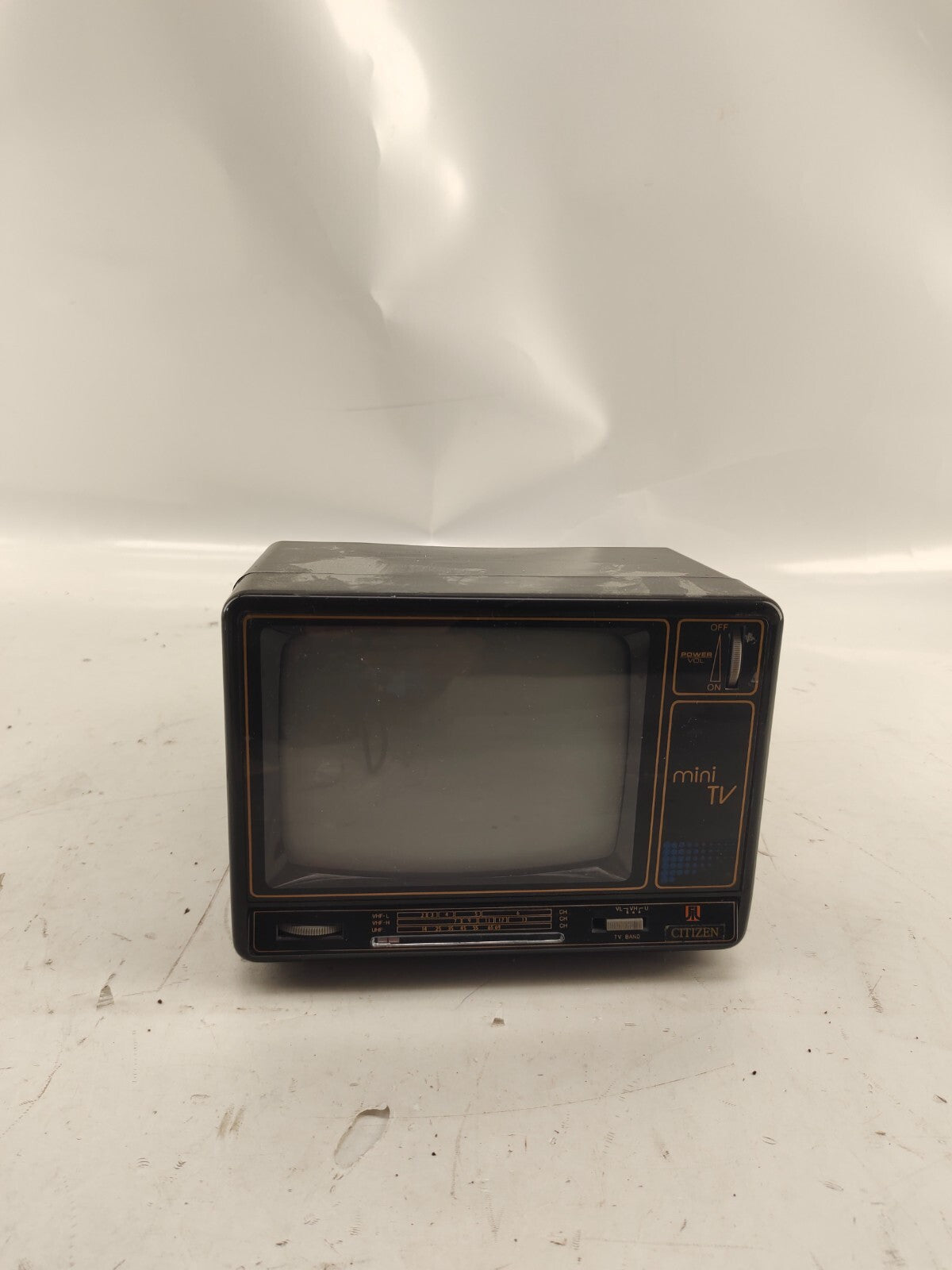 Vintage Citizen JCTR-JCTR-118K 5" Black & White TV with AM/FM Radio