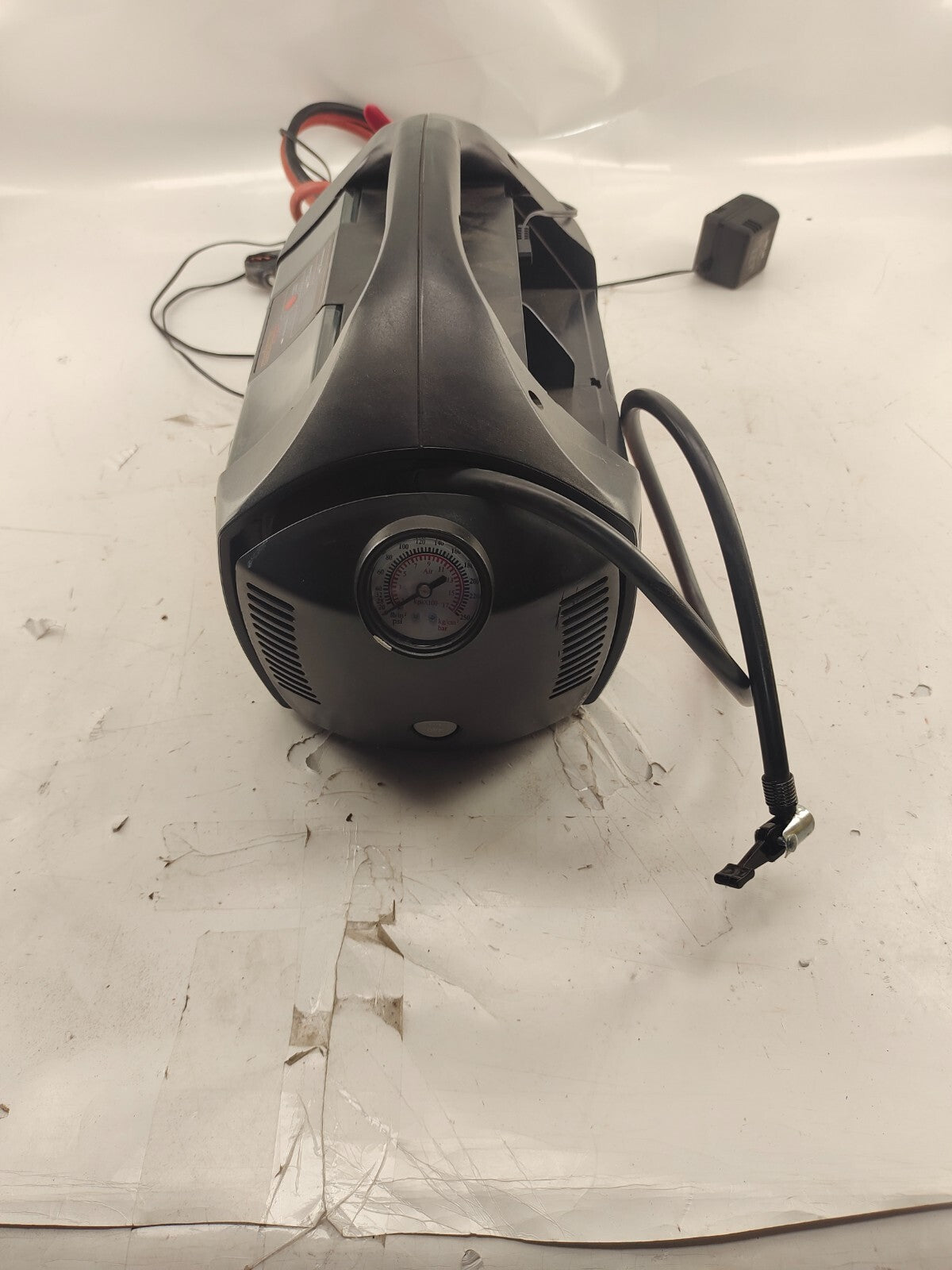 Motomaster Eliminator Power Box power pack with Inverter