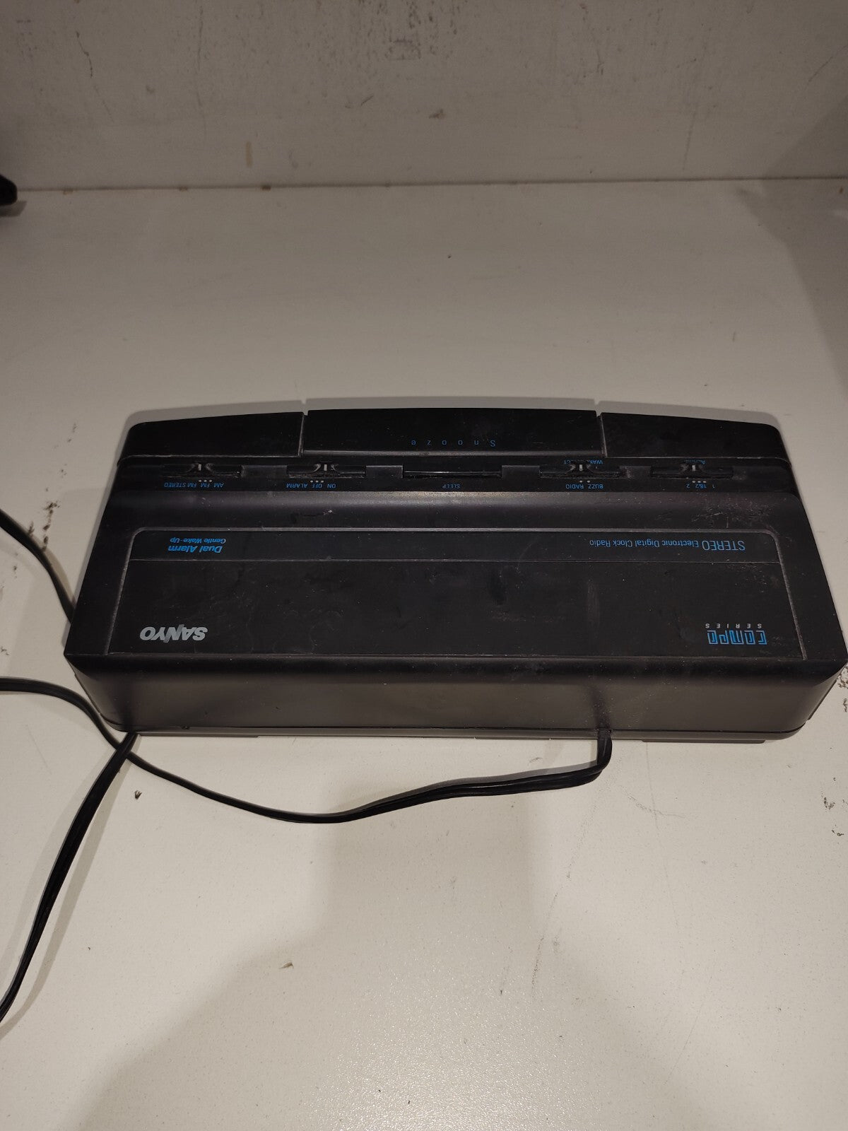 Vintage Sanyo Flip Alarm Clock Radio Model RM7030