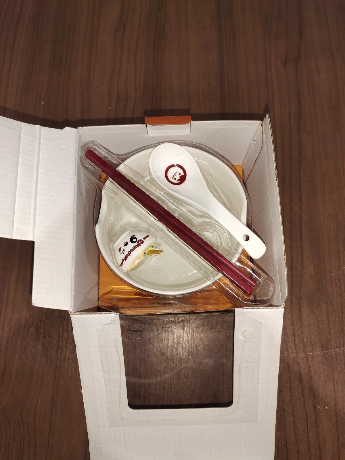 Maruchan Ramen Noodle Bowl (Chopsticks + Spoon + Chopsticks Holder) - New