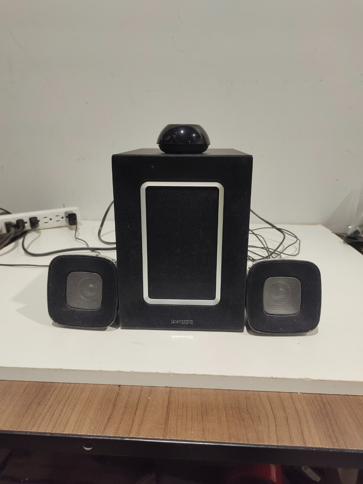 Philips Model SPA2360/17 2.1 Computer Speaker System