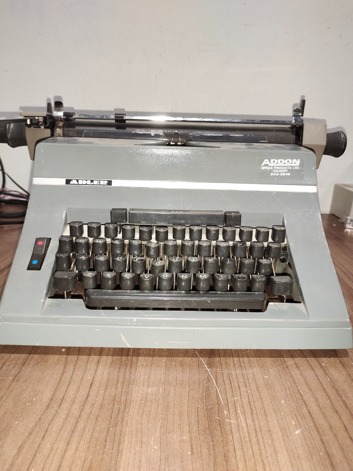 ADLER - UNIVERSAL 200 - TYPEWRITER - MADE IN GERMANY