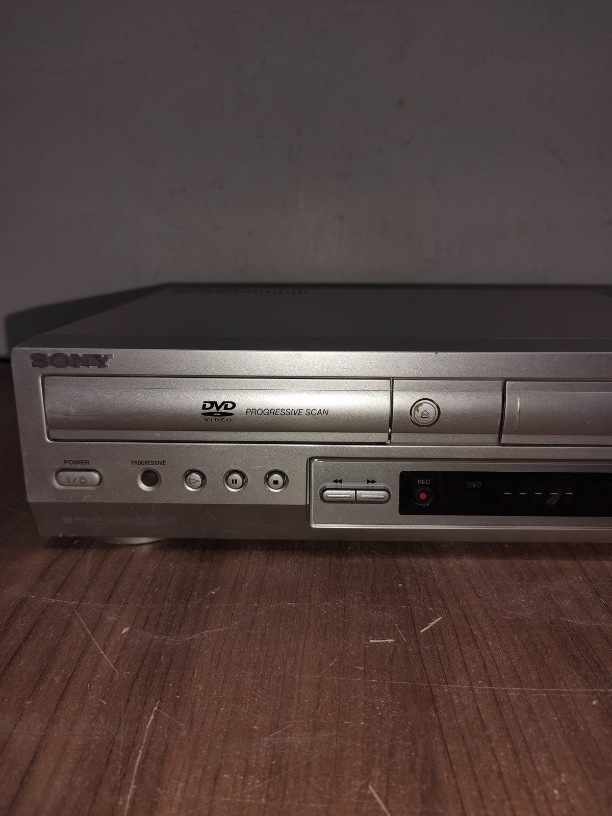 Sony DVD Player VCR Player Combo - Silver - Model - SLV-D300P