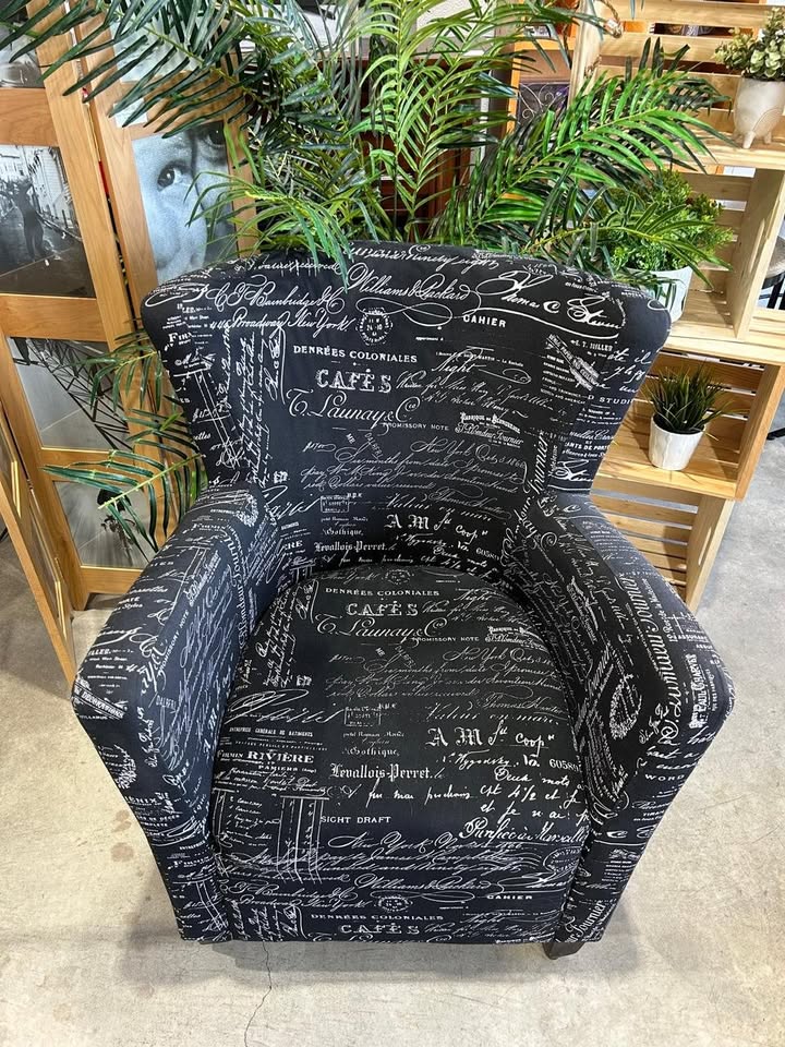 Written design Accent Chair - Black and White set