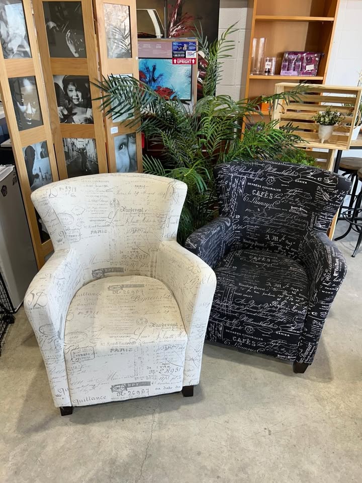 Written design Accent Chair - Black and White set